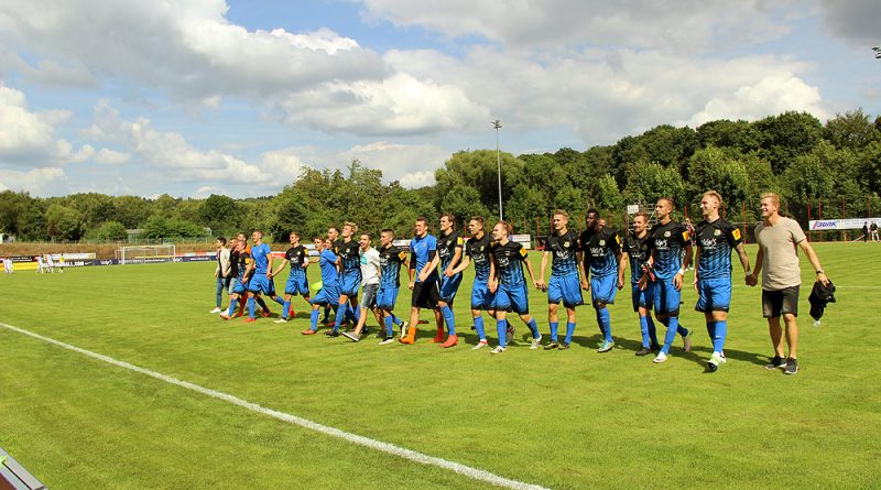 Endlich jubeln die Fans wieder mit dem Team (Foto: Hell)
