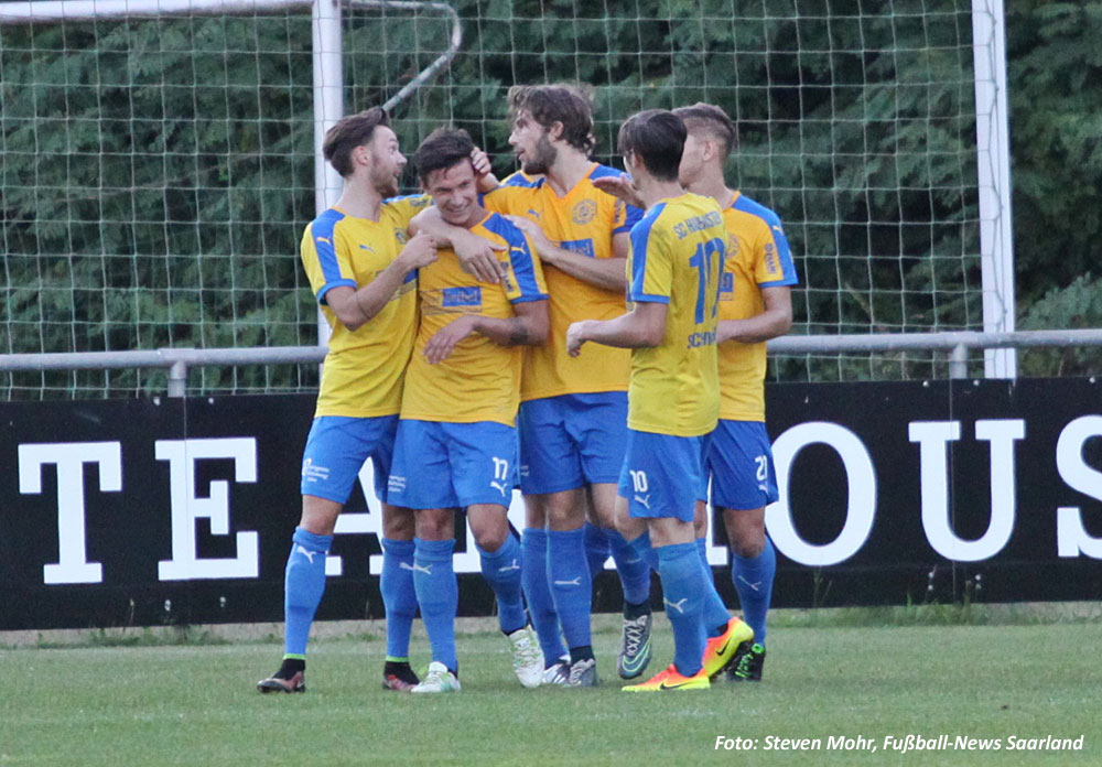 Hauensteiner bejubeln den Ausgleich (Foto: Steven Mohr, Fußball-News Saarland)