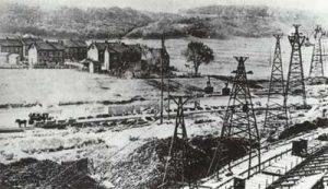 Die Kohlentransportseilbahn zwischen der Grube Hostenbach und der Völklinger Hütte in 1870er Jahren. (Quelle: Saarstahl AG)