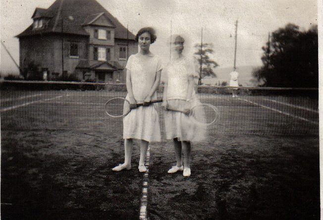 Tennisplatz am Kirschenwäldchen in den 20er Jahren © Strempel