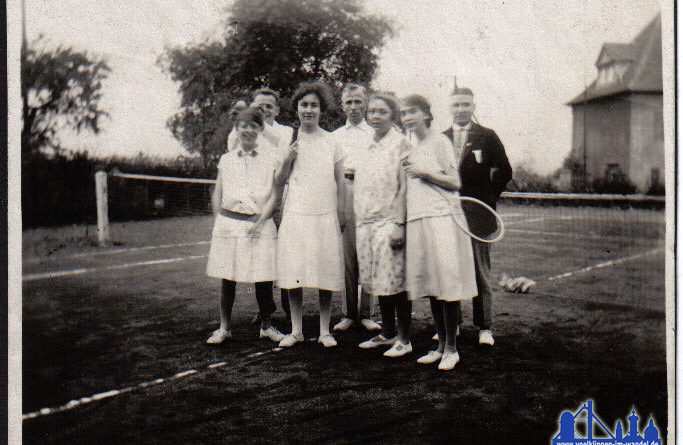 Tennisplatz am Kirschenwäldchen in den 20er Jahren © Strempel