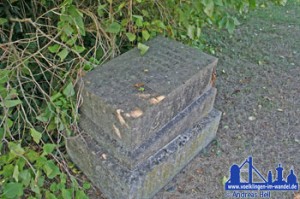 Grabmal Henrichs vor der Restaurierung Grabmal Henrichs vor der Restaurierung