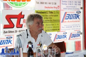 Dieter Ferner bei der Pressekonferenz