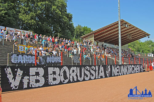 Fans der Borussia Neunkirchen im Völklinger Hermann-Neuberger-Stadion