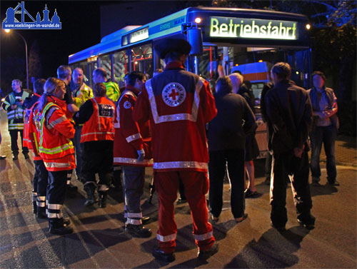 Für die Evakuierten Bewohner wurde schnell ein Bus der Stadtwerke organisiert. 