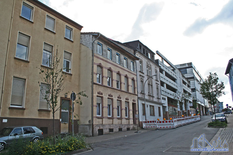 Inzwischen wurden Fenster und Türen aus den leerstehenden Häusern entfernt.