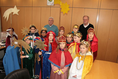 Sternsinger zu Besuch im Rathaus - Foto: Stadt VKL