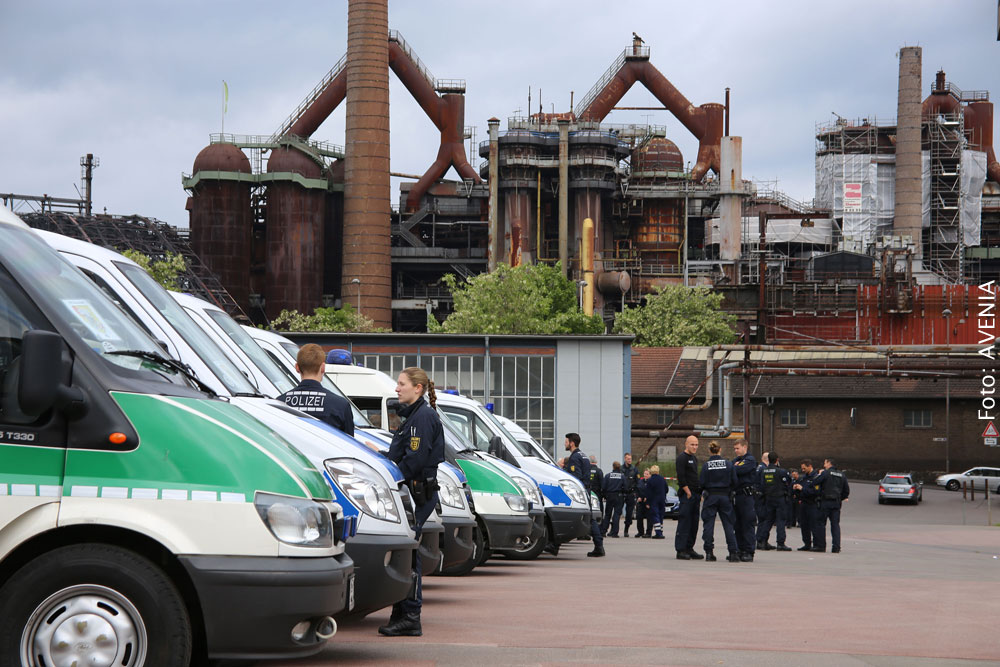 Großaufgebot der Polizei (Foto: Avenia)