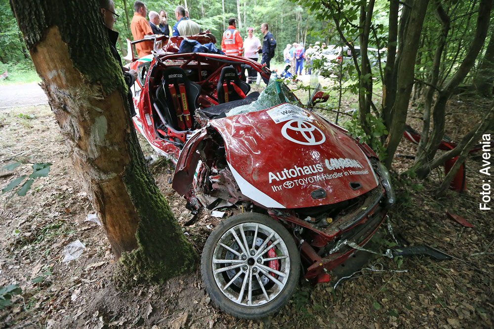 SST ADAC Rallye Warndt: Rennwagen verunglückt schwer (Foto: Avenia)