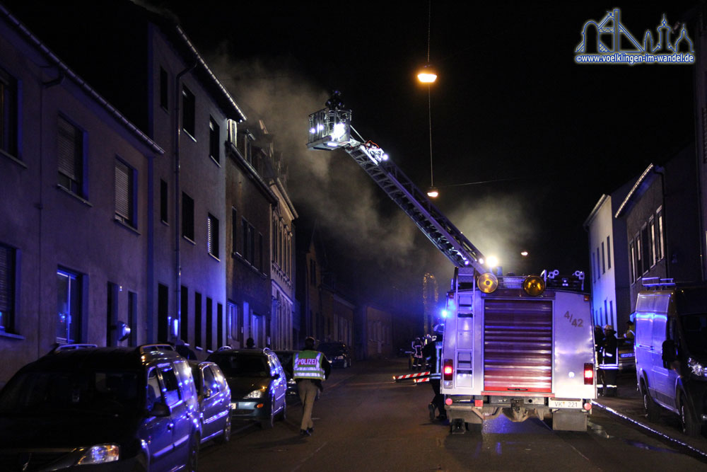 Die Schaffhauser Straße steht voller Qualm (Foto: Hell)