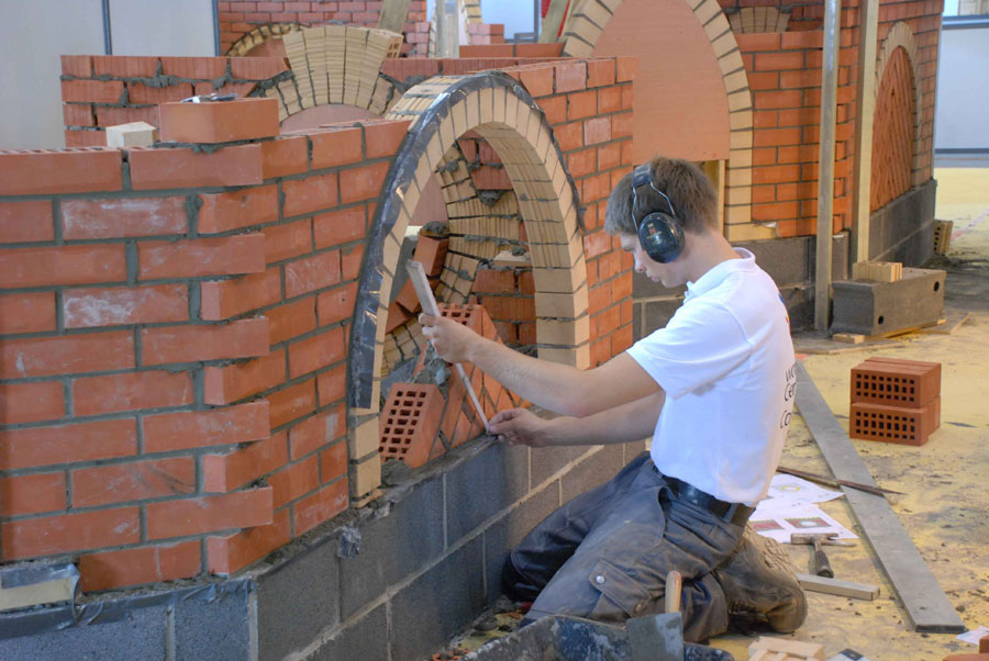 Sven Jungmann (20) bei der Arbeit (Foto: PM Stadt VKL)