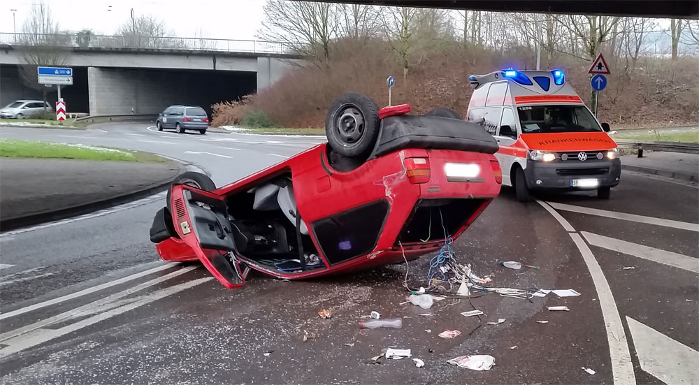 Der junge Mann und seine zwei Begleiter hatten Glück im Unglück (Foto: Hell)