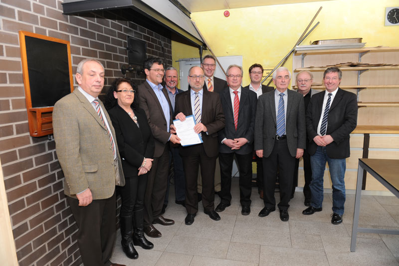 Foto: von links: Norbert Herth, Ortsvorsteher Emmersweiler Ether Zimmer, Backhaus Lauterbach e.V. und Ortsratsmitglied Lauterbach Peter Gillo, Regionalverbandsdirektor Werner Hund, Ortsvorsteher Walpershofen Roland Krämer, Staatssekretär MUV Richard Wachall, Ortsvorsteher Eiweiler Dieter Peter, Ortsvorsteher Lauterbach Christian Schreiner, Regionalverband Saarbrücken Günter Lang, Ortsvorsteher Bliesransbach Arno Broy, Ortsrat Lauterbach Thomas Unold, Ortsvorsteher Auersmacher(Foto: Regionalverband)