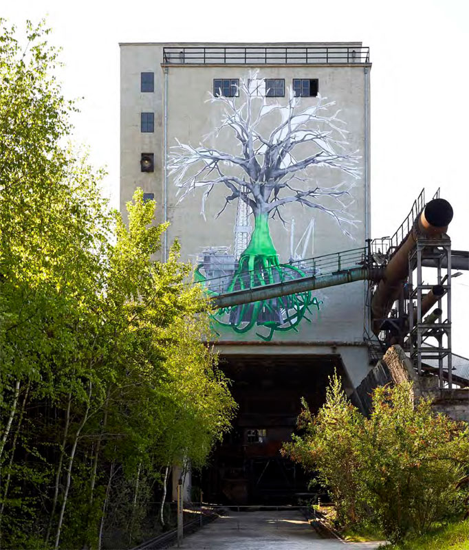 Ludo: Tree of life, 2015 Kunstwerk der "UrbanArt Biennale® 2015" im Weltkulturerbe Völklinger Hütte Ort: Kohleturm im Industrie-Landschaftsgarten "Das Paradies" des Weltkulturerbes Völklinger Hütte Copyright: Weltkulturerbe Völklinger Hütte/Hans-Georg Merkel