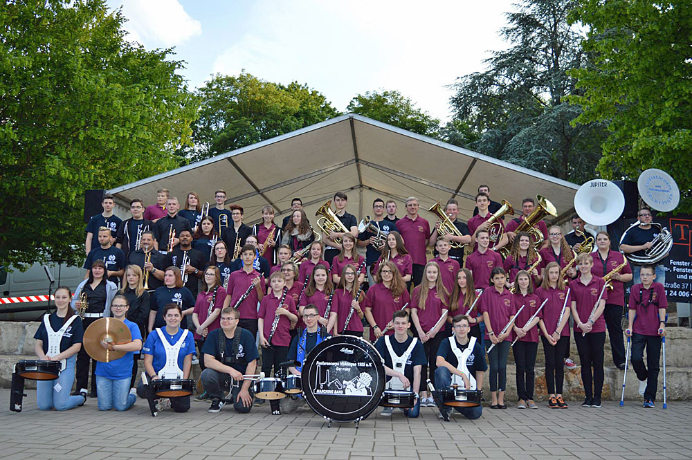 Gruppenfoto des Gemeinschaftsprojekts der Jugendgruppen Lisdorf/Picard, Creutzwald/F und der Jugend der Marching Band Völklingen - Foto: Verein