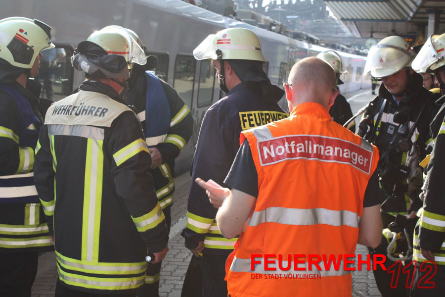 Der RE aus Saarbrücken wurde umgehend evakuiert. (Foto: Mit freundl. Genehmigung der FFW Völklingen)