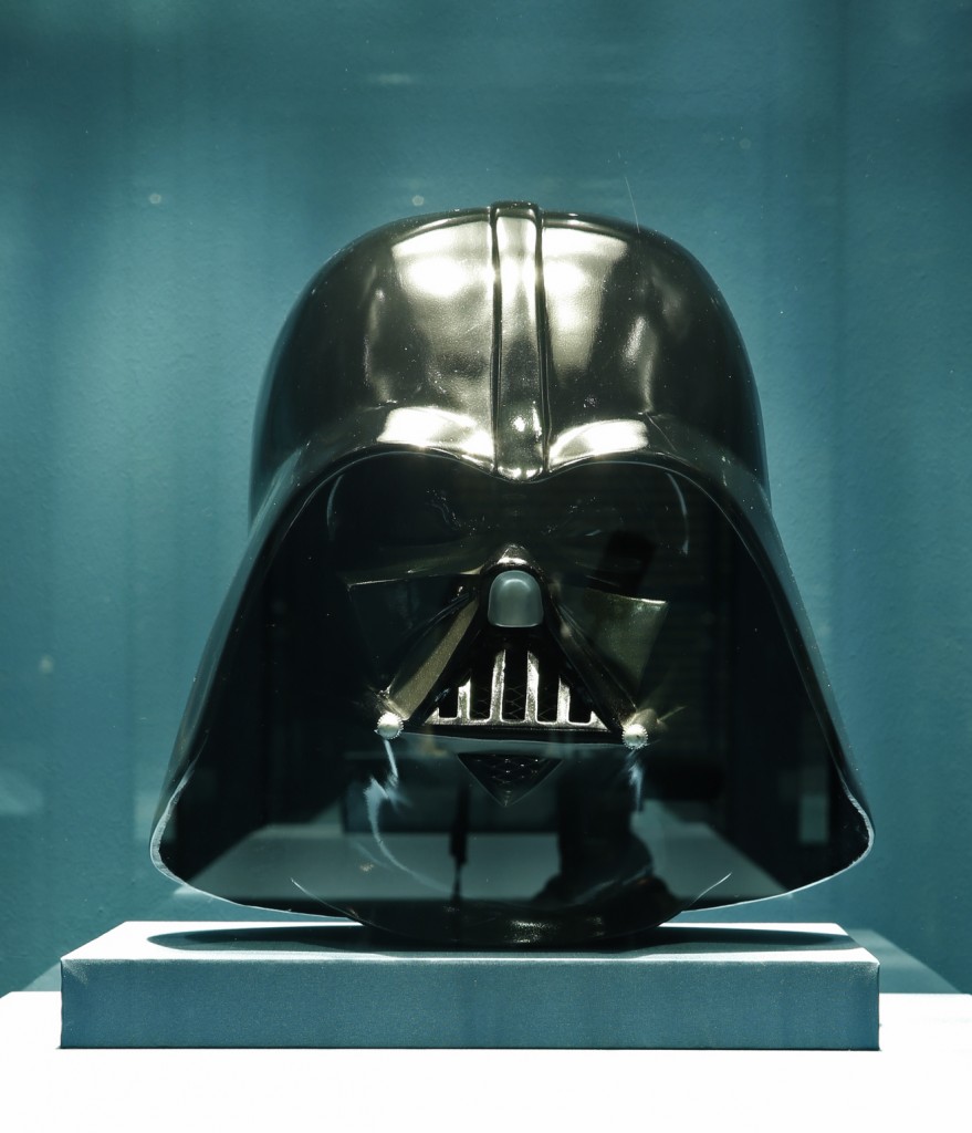 Filmabguss des Helms von Darth Vader aus dem Film "Star Wars: Episode III - Die Rache der Sith", 2005 Exponat der Ausstellung "Schädel - Ikone. Mythos. Kult." im Weltkulturerbe Völklinger Hütte Copyright: Weltkulturerbe Völklinger Hütte/Karl Heinrich Veith