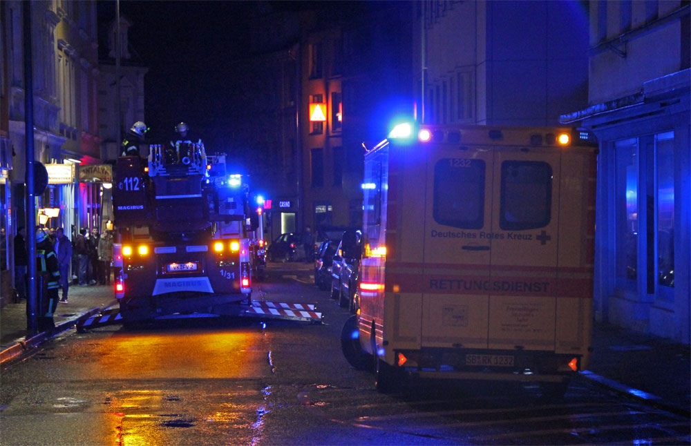 Nachdem sich die Feuerwehr Gewissheit verschafft hat das es keinen Brand gibt, rücken die Einsatzkräfte wieder ein. (Foto: Hell)