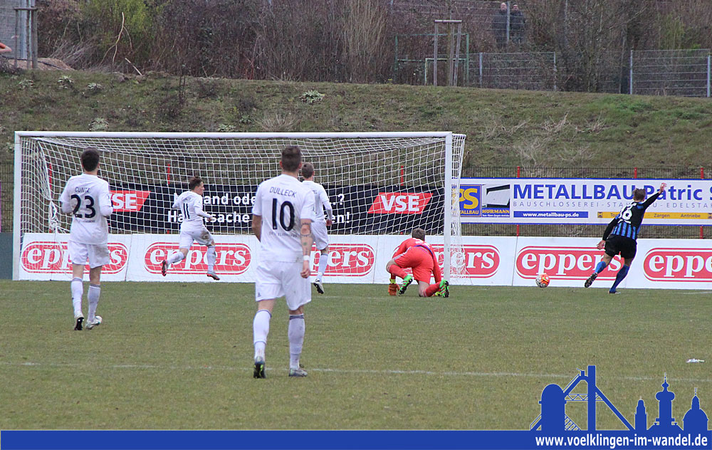 Behrens umrundet den Gästetorwart und trifft zum 2:0 (Foto: Hell)