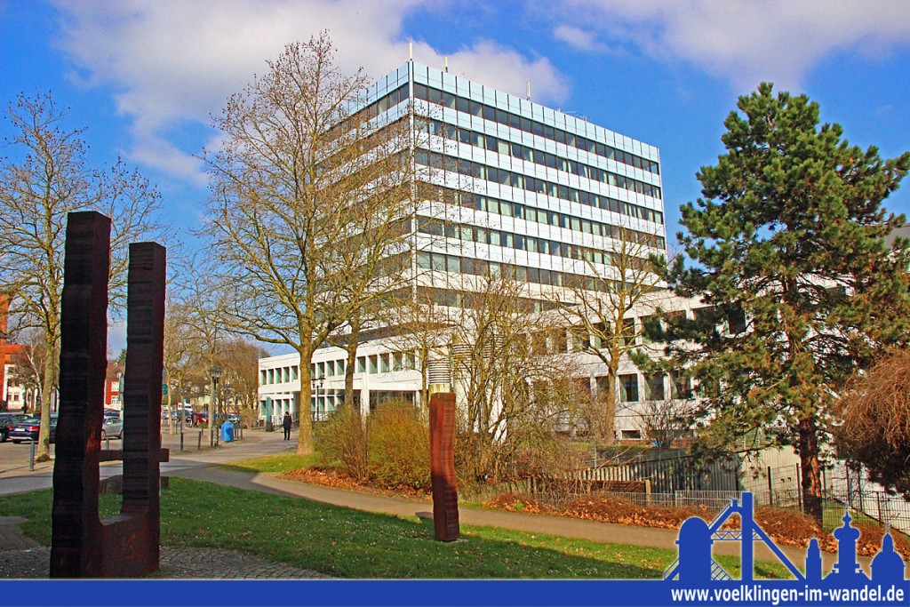Das so genannte Neue Rathaus, erbaut in 1965-70, ist baufällig geworden (Foto: Hell)