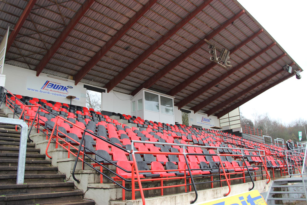 Gegen Trier dürfen nur die rund 500 Sitzplätze des Hermann-Neuberger-Stadions genutzt werden. Bei diesem Topspiel muss der FCS also auf mindestens 3000 erwartete Zuschauer verzichten (Foto: Hell)