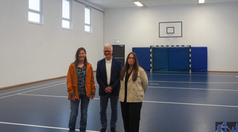 V.l.n.r.: Beate Ludes, Fachdienst Technisches Gebäude- und Projektmanagement; Stephan Tautz, Oberbürgermeister der Stadt Völklingen; Sigrid Büch, Fachdienst Technisches Gebäude- und Projektmanagement Bild: Stadt Völklingen