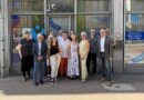 Oberbürgermeister Stephan Tautz (2. v. l.) und Projektmanagerin Rabea Hoffmann (3. v. l.) eröffneten gemeinsam mit Gästen das neue City-Büro in der Rathausstraße. Bild: Stadt Völklingen
