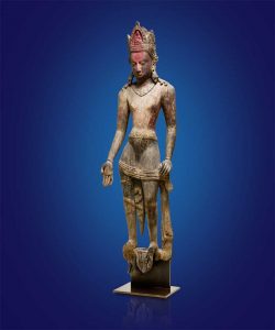 Bodhisattva Avalokiteshvara Nepal, Licchavi-Periode, 8. Jahrhundert n. Chr. Holz mit polychromer Bemalung Höhe 114 cm Privatsammlung Copyright: Weltkulturerbe Völklinger Hütte/Hans-Georg Merkel