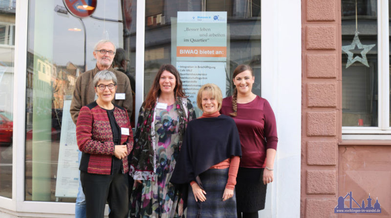 In einer kleinen Abschlussfeier zum BIWAQ Projekt „Besser leben und arbeiten im Quartier“ blickten die Stadt Völklingen und die Diakonie Saar auf erfolgreiche Maßnahmen in den letzten dreieinhalb Jahren zurück. V.l.n.r.: Projektkoordinator Dieter Schumann, Abteilungsleiterin Astrid Klein-Nalbach, Geschäftsführerin Anne Fennel (alle Diakonie Saar), Oberbürgermeisterin Christiane Blatt, Stadtteilmanagerin Doreen Fischer (Stadt Völklingen) | Foto: Stein/Diakonie