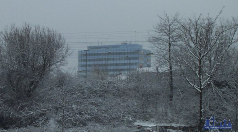 Das neue Rathaus im Winter (Foto: Hell)