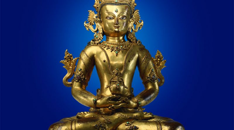 Buddha Amitāyus Nepal, Frühe Malla-Periode 14. Jahrhundert n. Chr. Vergoldetes Kupfer mit Steinbesatz Höhe: 39 cm Privatsammlung (ehemals Sammlung Philip Goldman, Sammlung Jules Speelman) Copyright: Weltkulturerbe Völklinger Hütte/Hans-Georg Merkel