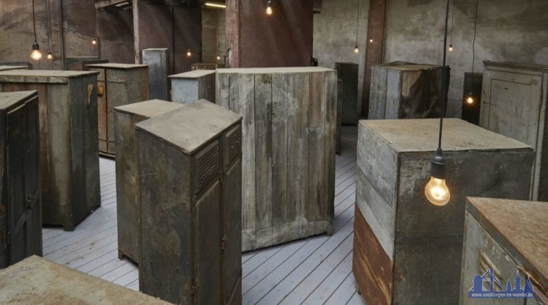 Die Installation "Erinnerungen | Souvenirs | Memories" von Christian Boltanski in der Mölllerhalle des Weltkulturerbes Völklinger Hütte Copyright Foto: Weltkulturerbe Völklinger Hütte/Hans-Georg Merkel