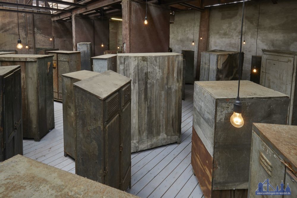 Die Installation "Erinnerungen | Souvenirs | Memories" von Christian Boltanski in der Mölllerhalle des Weltkulturerbes Völklinger Hütte Copyright Foto: Weltkulturerbe Völklinger Hütte/Hans-Georg Merkel