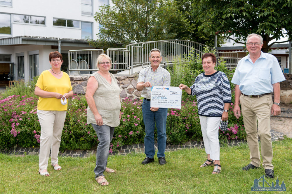 v.l.n.r.: Astrid Roskothen, Juanita Laval-Wolf, Hartmut Fey, Annelie Peters und Ortsvorsteher Dieter Peters | Bildquelle: Dirk Guldner