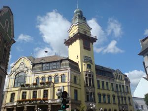 Die Volkshochschule der Stadt Völklingen hat ihren Hauptsitz im Alten Rathaus