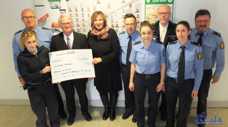 1000,-- € war das Ergebnis der Kollekte der Messe sowie einer Spende der Mitarbeiter der Polizeiinspektion Völklingen. (Foto: PI VKL)