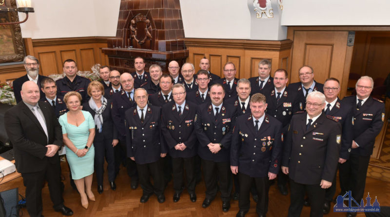 Oberbürgermeisterin Christiane Blatt hob als Chefin der Wehr in ihrer Rede die Wichtigkeit der Arbeit der freiwilligen Feuerwehr hervor: “Die Feuerwehrleute sind rund um die Uhr einsatzbereit, opfern einen Großteil ihrer Freizeit für das Wohl ihrer Mitbürger.“ (Foto: Stadt)