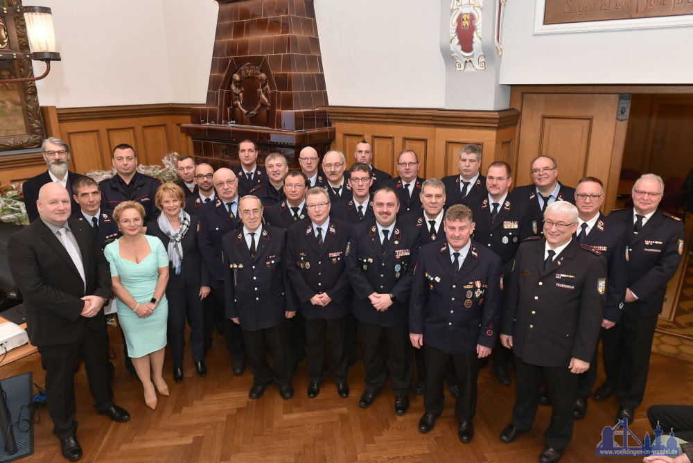 Oberbürgermeisterin Christiane Blatt hob als Chefin der Wehr in ihrer Rede die Wichtigkeit der Arbeit der freiwilligen Feuerwehr hervor: “Die Feuerwehrleute sind rund um die Uhr einsatzbereit, opfern einen Großteil ihrer Freizeit für das Wohl ihrer Mitbürger.“ (Foto: Stadt)