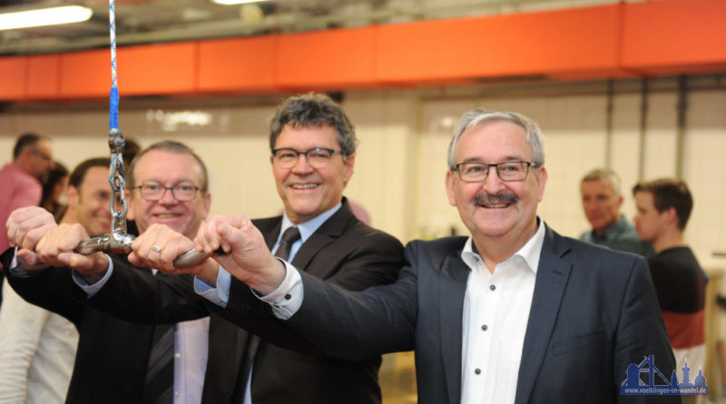 v.l. Schulleiter Norbert Moy, Regionalverbandsdirektor Peter Gillo und Peter Nagel, Geschäftsführer für Aus- und Weiterbildung der IHK Saarland, eröffnen den neuen Fitnessraum am BBZ Völklingen, Foto: Stephan Hett/ Regionalverband Saarbrücken