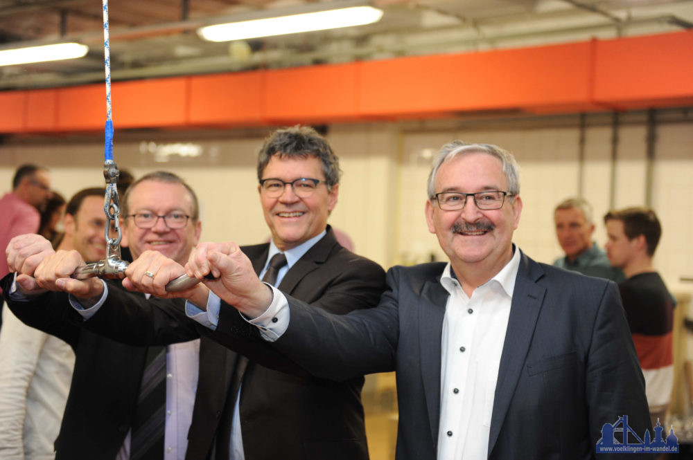 v.l. Schulleiter Norbert Moy, Regionalverbandsdirektor Peter Gillo und Peter Nagel, Geschäftsführer für Aus- und Weiterbildung der IHK Saarland, eröffnen den neuen Fitnessraum am BBZ Völklingen, Foto: Stephan Hett/ Regionalverband Saarbrücken