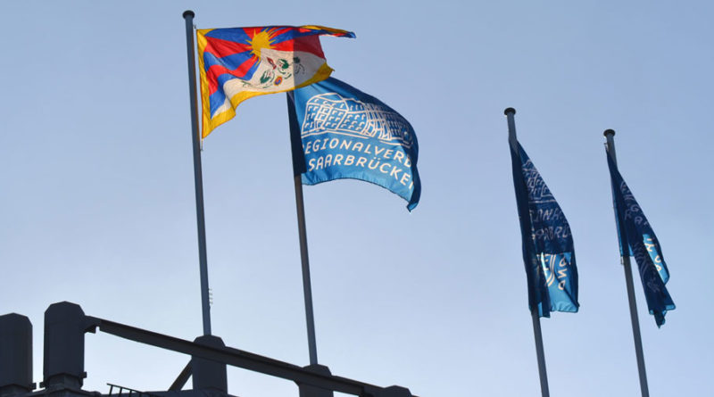 Flagge von Tibet auf dem Schloss Foto: Regionalverband / Lars Weber