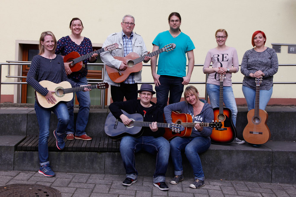 Bei der VHS gibt es auch Gitarrenkurse (Foto: Stadt)