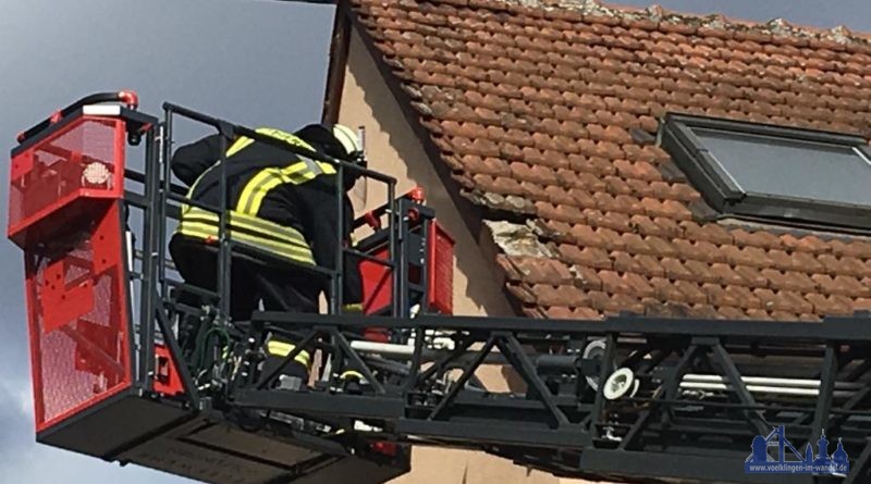 Auch in Geislautern lösten sich Dachziegel von einem Haus (Leserfoto)