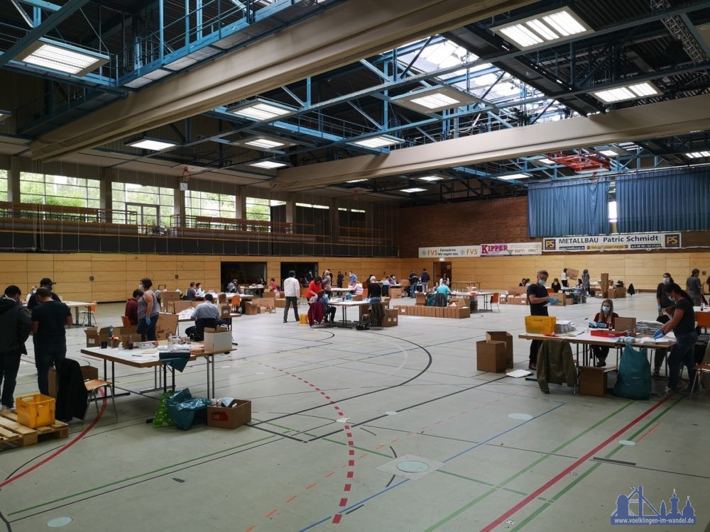 Die Hermann-Neuberger-Halle wurde zur Verpackungs- und Logistikhalle umfunktioniert (Foto: Hell)