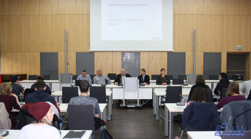 StudentInnen des Projekts im Neuen Rathaus Foto: U. Grieger