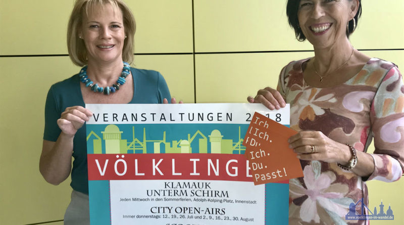 Oberbürgermeisterin Christiane Blatt mit Grafik-Designerin Karin Scherer (Foto: Stadt VKL)