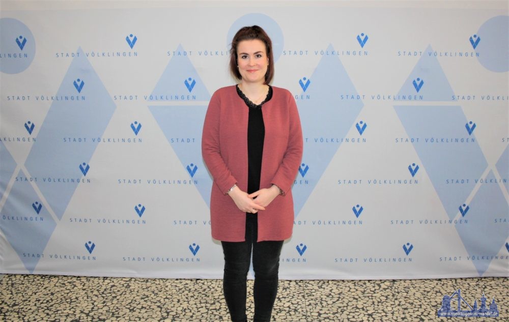 Volljuristin Anne Schleppi (30) ist die neue Fachbereichsleiterin „Bürgerdienste“ bei der Stadt Völklingen. (Foto: Stadt)