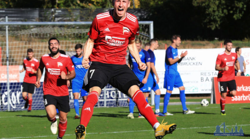 Jan Issa bejubelt den Ausgleich (Foto: Jürgen Bennoit)