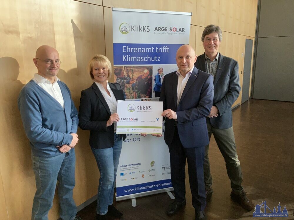 v.l.n.r.: Wolfgang Paquet (Stadt Völklingen, Stadtplanung- und entwicklung), Oberbürgermeisterin Christiane Blatt, Ralph Stanger und Olaf Gruppe (beide ARGE SOLAR)
