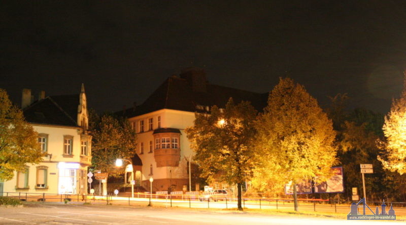 Albert-Einstein-Gymnasium bei Nacht (Foto: Hell)